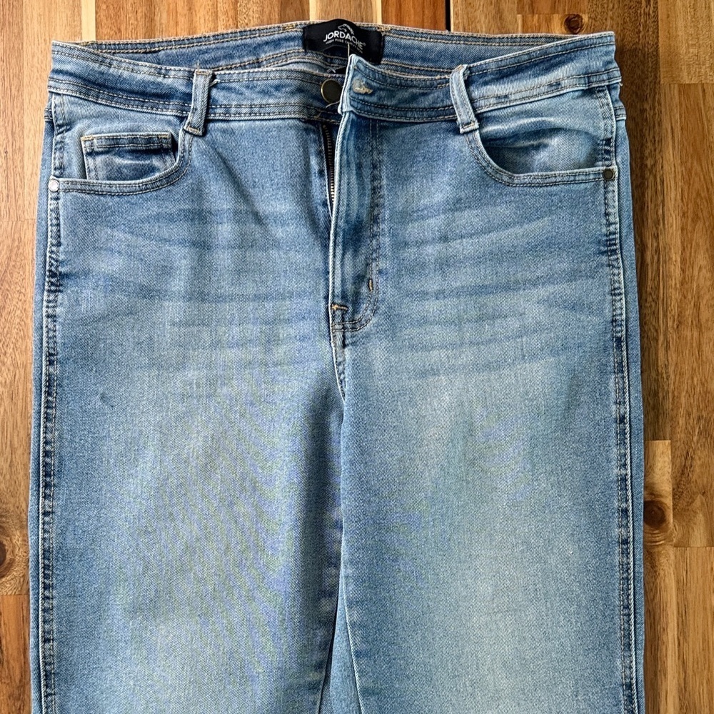 Jordache Sky Blue High Rise Curvy Mom Jeans - Size 12 - Picture 8 of 13
